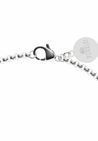 Silberne Kettenarmband mit runden Gliedern, einem stabilen Karabinerverschluss und einem runden Charme, der mit "PURELEI" graviert ist. Glatte, polierte Oberfläche.
