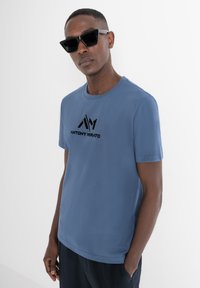 Antony Morato REGULAR FIT WITH FLOCK AND MATT LOGO - Camiseta estampada - worker avio