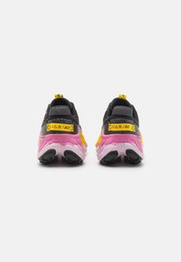 New Balance FRESH FOAM X MORE V3 - Trail hardloopschoenen - black