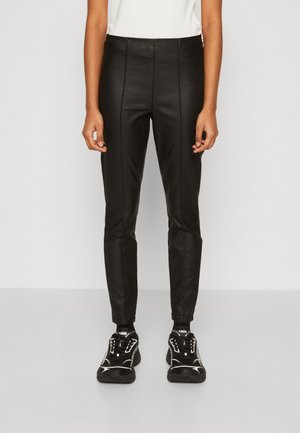 Vero Moda Petite VMRONDA SLIM - Auduma bikses - black