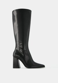 Bershka Vysoká obuv - black