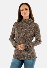 Top de patrón leopardo con cuello alto, mangas largas y textura suave. Fabricado con tejido ligero, adecuado para uso casual.