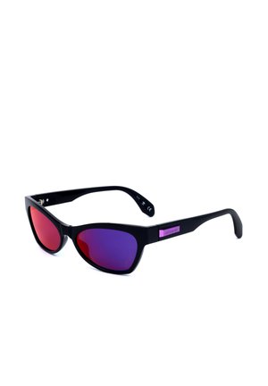 Occhiali da sole con montatura nera, lenti specchiate rosse e viola e una piccola targhetta logo viola sull'asta.