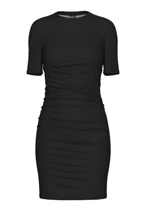 Juodas kūno formos suknele, pagaminta iš tamprios medžiagos, su trumpomis rankovėmis, apvaliu iškirpimu ir susirinkusiomis šoninėmis detalėmis, suteikiančiomis tekstūrą.