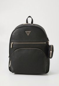 Sort rygsæk i kunstlæder med rund form, der har et stort hovedrum, en frontlynlås lomme og guldfarvede detaljer.