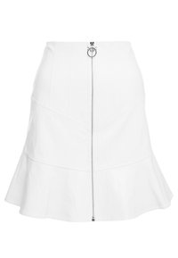 Jupe blanche trapèze avec fermeture éclair frontale et détail d'anneau argenté, présentant des coutures en panneaux et un ourlet évasé.