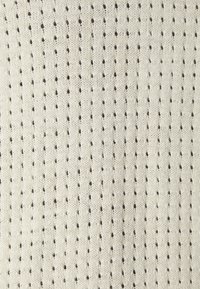 Thumbnail Image 5