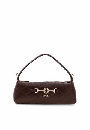 Sac à main en cuir matelassé marron foncé avec une poignée unique, détail mors doré et logo "GUESS" sur le devant.