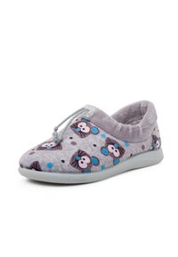 Pantofole grigie e pelose con un motivo di gufi cartoon e pois blu, con punta arrotondata e un dettaglio di lacci elastici regolabili.