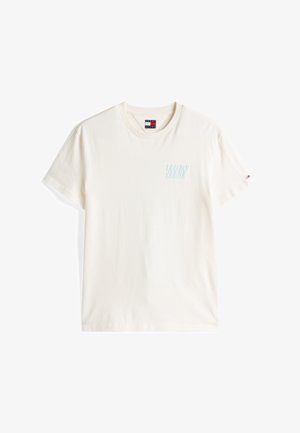 Krämfärgad bomulls-t-shirt med kort ärm, rund halsringning och en ljusblå präglad logotyp på bröstet. Har en liten röd, vit och blå etikett på ärmen.