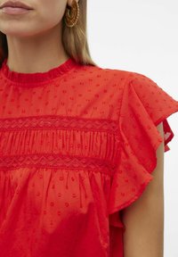 Vero Moda VMTRINE - Bluse - high risk red