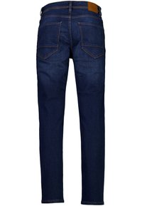 Tummansininen farkut suoran leikkauksen kanssa, joissa on kaksi takataskua ja ruskea nahkapaikka vyötäröllä. Sileä pinta, rento muotoilu.