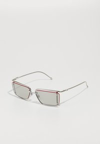 Selectat, shiny silver-coloured