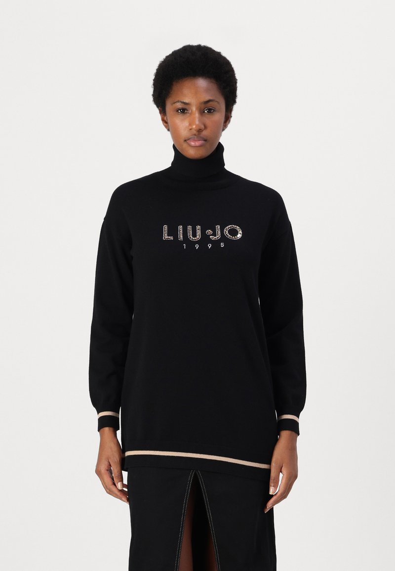 Zwarte coltrui met "LIU JO 1995" in steentjes, met beige gestreepte accenten bij de boorden en de zoom, en een ontspannen pasvorm.