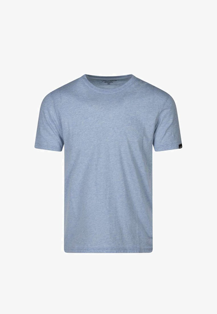T-shirt à manches courtes et col rond bleu clair avec une petite étiquette noire sur la manche gauche, présenté sur un fond blanc.