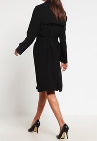 United Colors of Benetton Trenchcoat - black