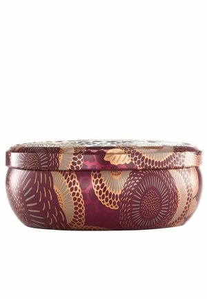 VOLUSPA 3-WICK CANDLE DECORATIVE TIN FORAGED WILDBERRY 340G - Tuoksukynttilä - purple