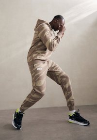 Venum UFC FIGHT WEEK 3.0 JOGGERS - Dresside alumine osa - desert