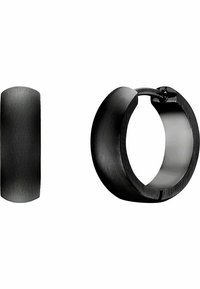 Orecchini a cerchio neri con una texture in metallo spazzolato, caratterizzati da un interno liscio e una chiusura a cerniera sicura. Il design è minimalista e moderno.