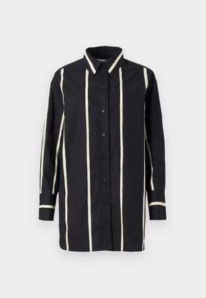 Svart langermet skjorte med vertikale beige striper, knappestolpe foran, klassisk krage, og kontrasterende mansjetter og kragebånd.