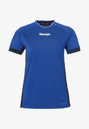 Blauwe sportshirt met korte mouwen, gemaakt van vochtafvoerende stof. Heeft zwarte zijkanten en een wit logo op de voorkant.