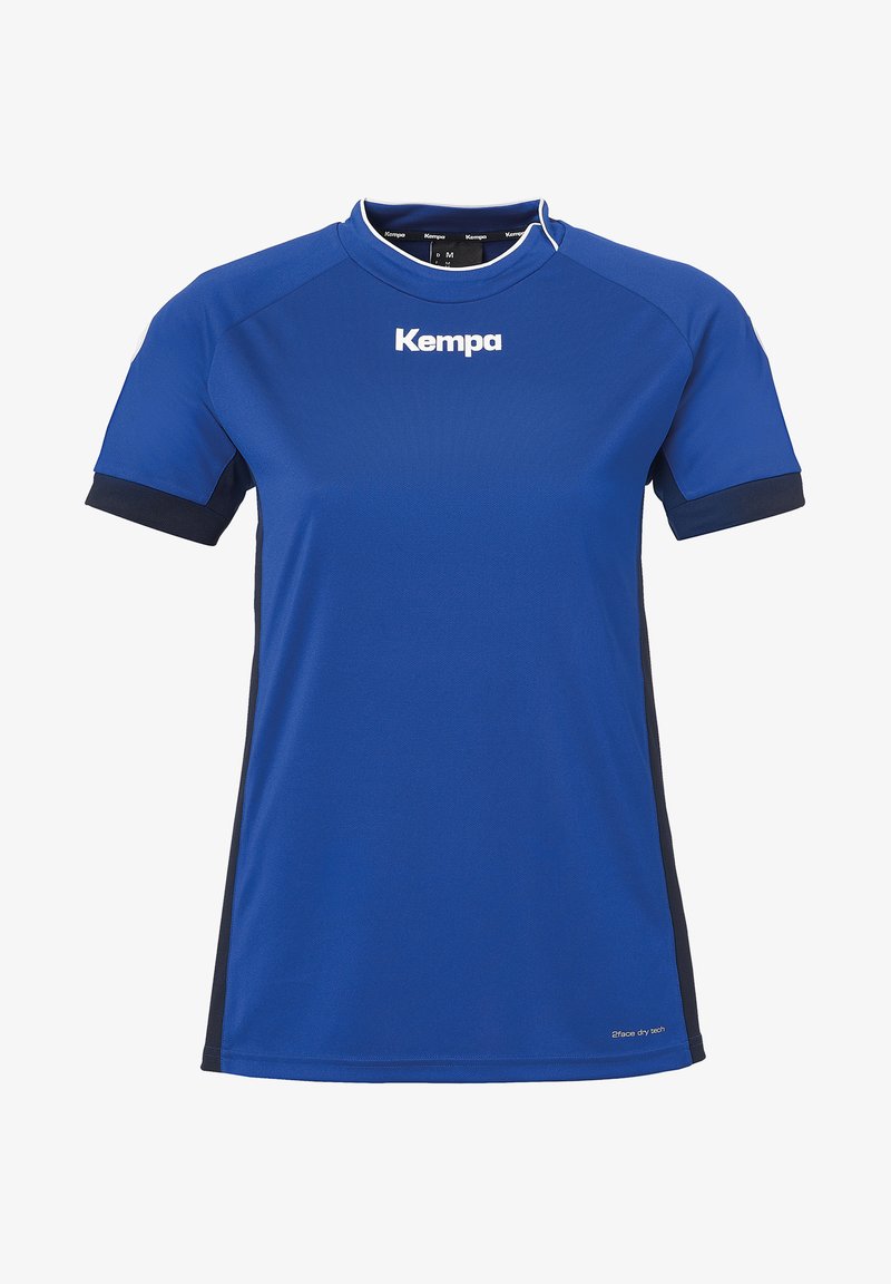 Blå sports skjorte med korte ærmer, lavet af fugtabsorberende stof. Har sorte sider og et hvidt logo på forsiden.