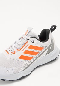Adidas Terrex TRACEFINDER 2 - Fjellsko - grey/orange