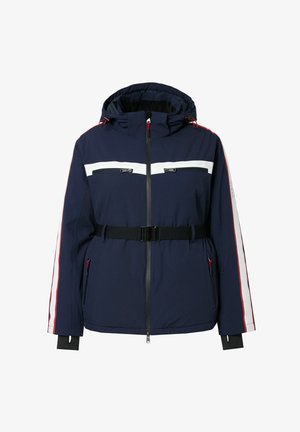 Navy blue eristetty takki hupulla, valkoiset ja punaiset raidat hihoissa, edessä vetoketju, kaksi vetoketjullista rintataskua ja musta vyö.