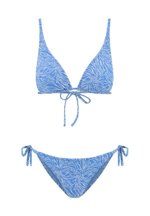 Niebieski zestaw bikini z trójkątnym biustonoszem w białym wzorze fal oraz regulowanymi zawiązaniami, połączony z pasującymi majtkami bikini z węzłami po bokach.