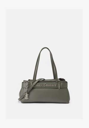 Zelena teksturirana torba s dva ručka, srebrnim detaljima i utisnutim logotipom "Juicy Couture". Uključuje dekorativni privjesak.