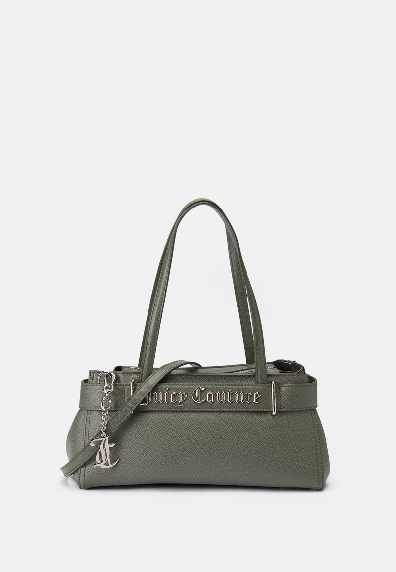 Grøn struktureret håndtaske med to håndtag, sølv hardware og præget "Juicy Couture" logo. Indeholder en dekorativ vedhæng.