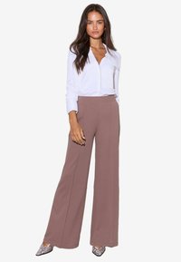 No seleccionado, taupe brown