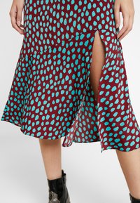 Monki Jupe trapèze - red