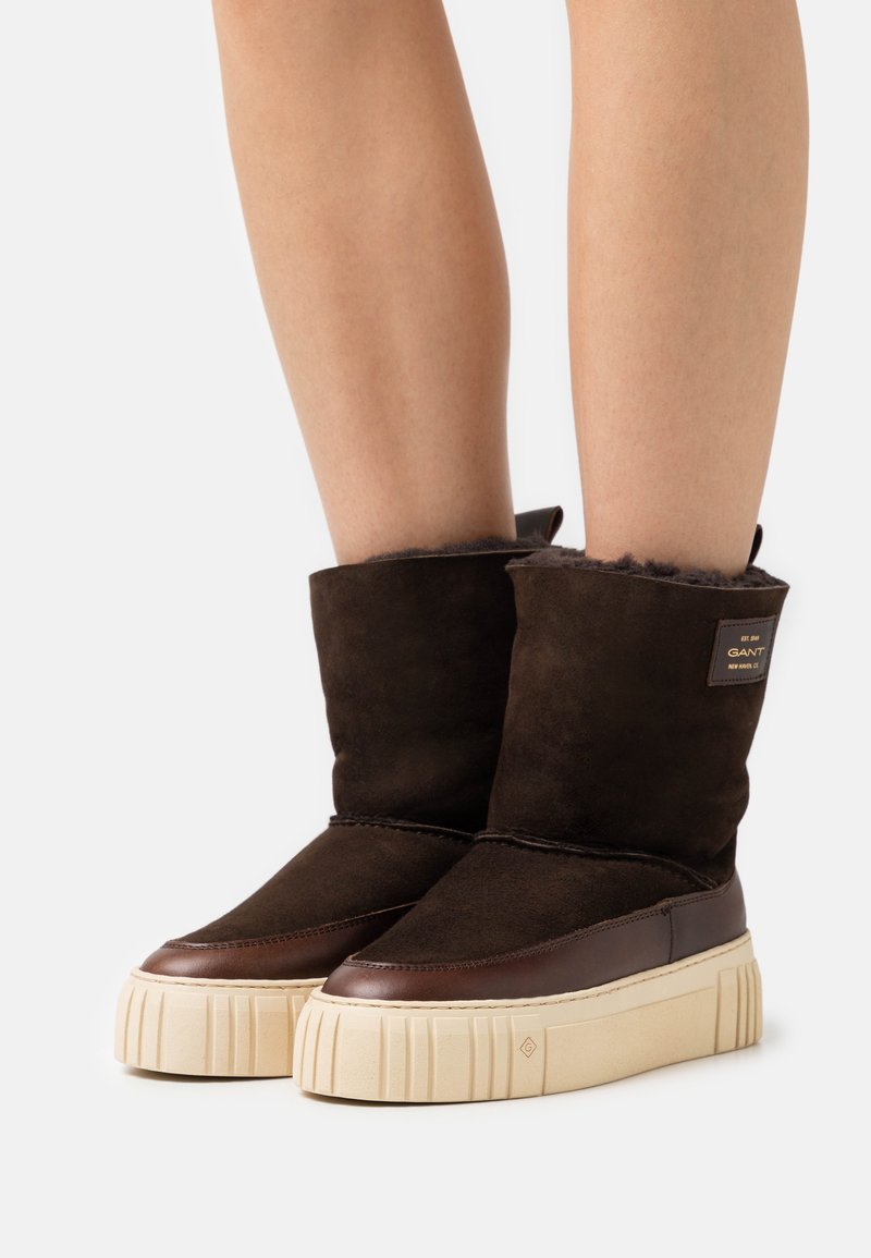 GANT SNOWMONT - Platform ankle boots - dark brown