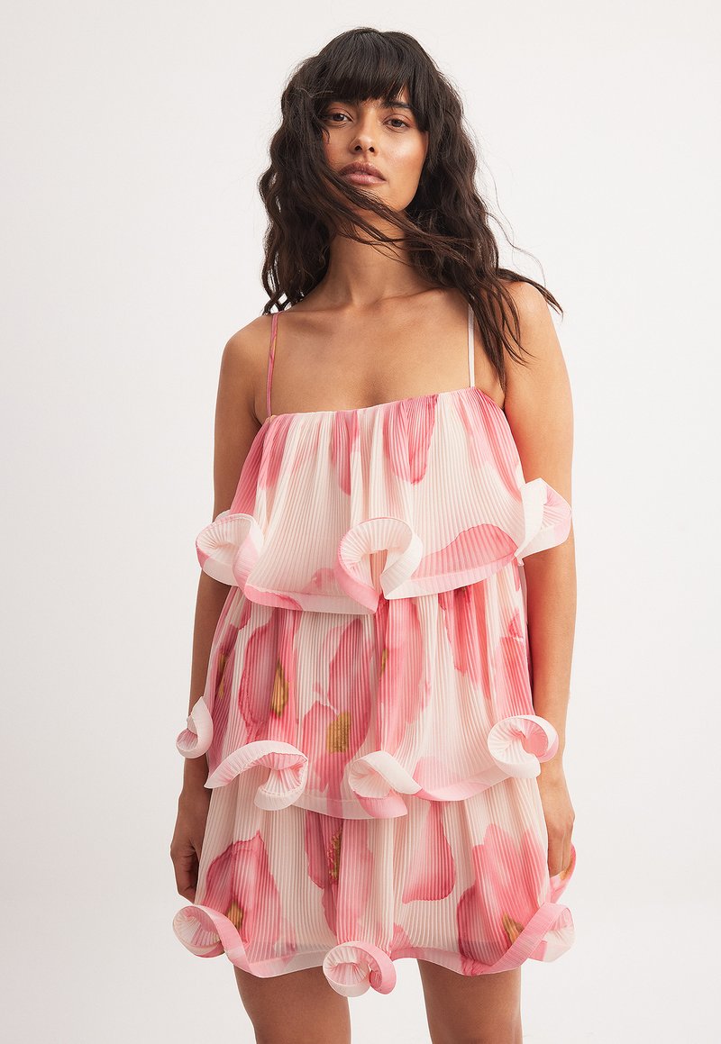 NA-KD Kokteilinė suknelė / vakarėlių suknelė - floral print