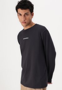 Marimekko BIITTI LOGO PLACEMENT UNISEX - Topper langermet - dark grey/off white