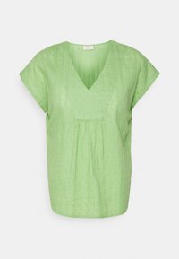 Blusa verde-clara com decote em V, mangas curtas, riscas verticais texturizadas e padrões de pontos subtis por toda a peça. Tecido macio e leve.