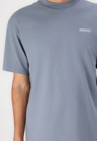 Barbour WALTON  - Basic T-shirt - washed blue