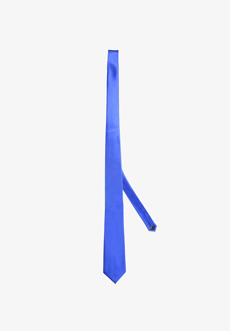 Cravatta di seta blu con una texture liscia, forma slim e punta appuntita, caratterizzata da un design semplice e priva di motivi o decorazioni visibili.