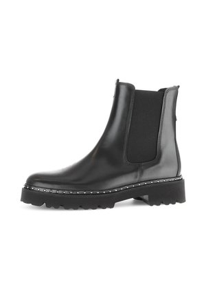 Schwarze Lederstiefelette mit elastischen Seiteneinsätzen, einer klobigen Sohle und genieteten Akzenten entlang der Laufsohle für zusätzliche Details.