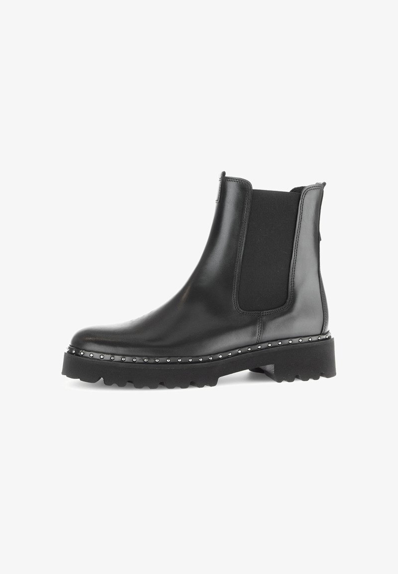 Schwarze Lederstiefelette mit elastischen Seiteneinsätzen, einer klobigen Sohle und genieteten Akzenten entlang der Laufsohle für zusätzliche Details.