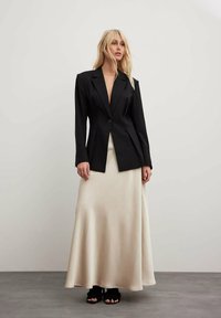 NA-KD MIT TAILLIERTER PASSFORM - Bleizeris - black