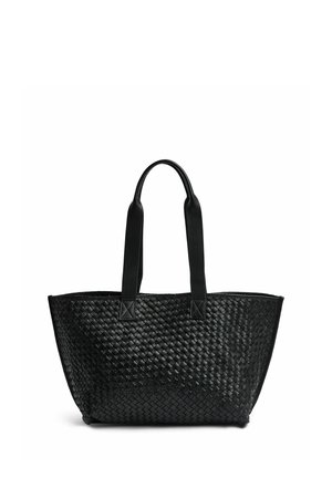 Sac cabas en cuir tissé noir avec deux longues anses et une base rectangulaire sur fond blanc.