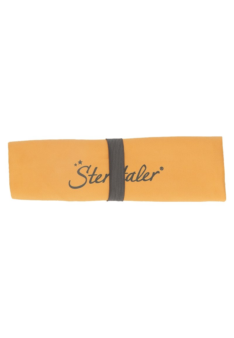 Gelber Stoffrolle mit einem grauen Gummiband. Der Markenname „Sterntaler“ ist schwarz auf der Oberfläche gedruckt. Weiche Textur, rechteckige Form.