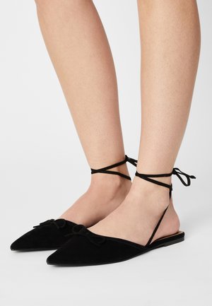 EVELYN - Klapki - black
