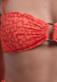 Flavia Valentini LEOPARD BANDEAU TIE-SIDE SET - Bikini - red