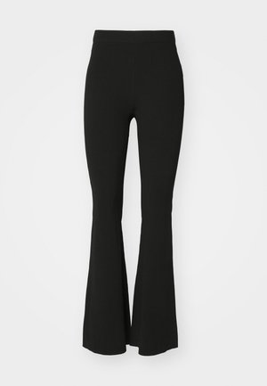 Crne široke hlače od rastezljivog materijala, s visokim strukom i glatkom, neukrasnom površinom. Jednostavan i prilagodljiv dizajn.