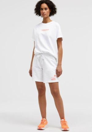 Soccx, SOCCX SWEATSHORTS OIL DYED MIT LABEL PRINT - Tracksuit bottoms - opticwhite