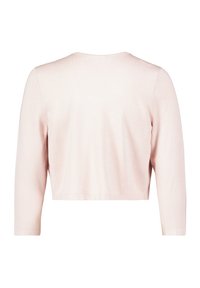 Oříznutý růžový svetr s tříčtvrtečními rukávy, kulatým výstřihem a hladkou texturou, s jednoduchým, nenápadným designem.