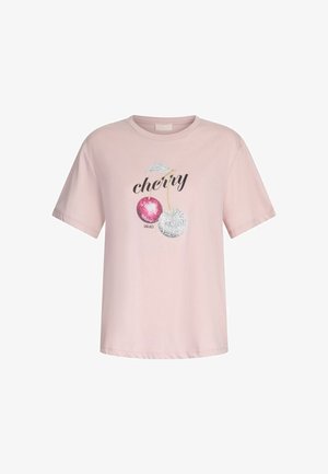 T-shirt a maniche corte rosa chiaro con grafica di ciliegia, decorata con strass scintillanti e la parola "ciliegia" in caratteri neri in grassetto.